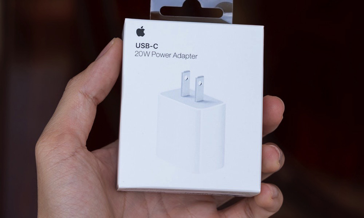 Apple hiện ngừng tặng củ sạc cho người dùng