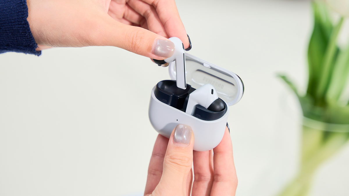 Galaxy Buds3 FE: Món quà công nghệ giúp thay đổi hoàn toàn nhịp sống tấp nập cuối năm