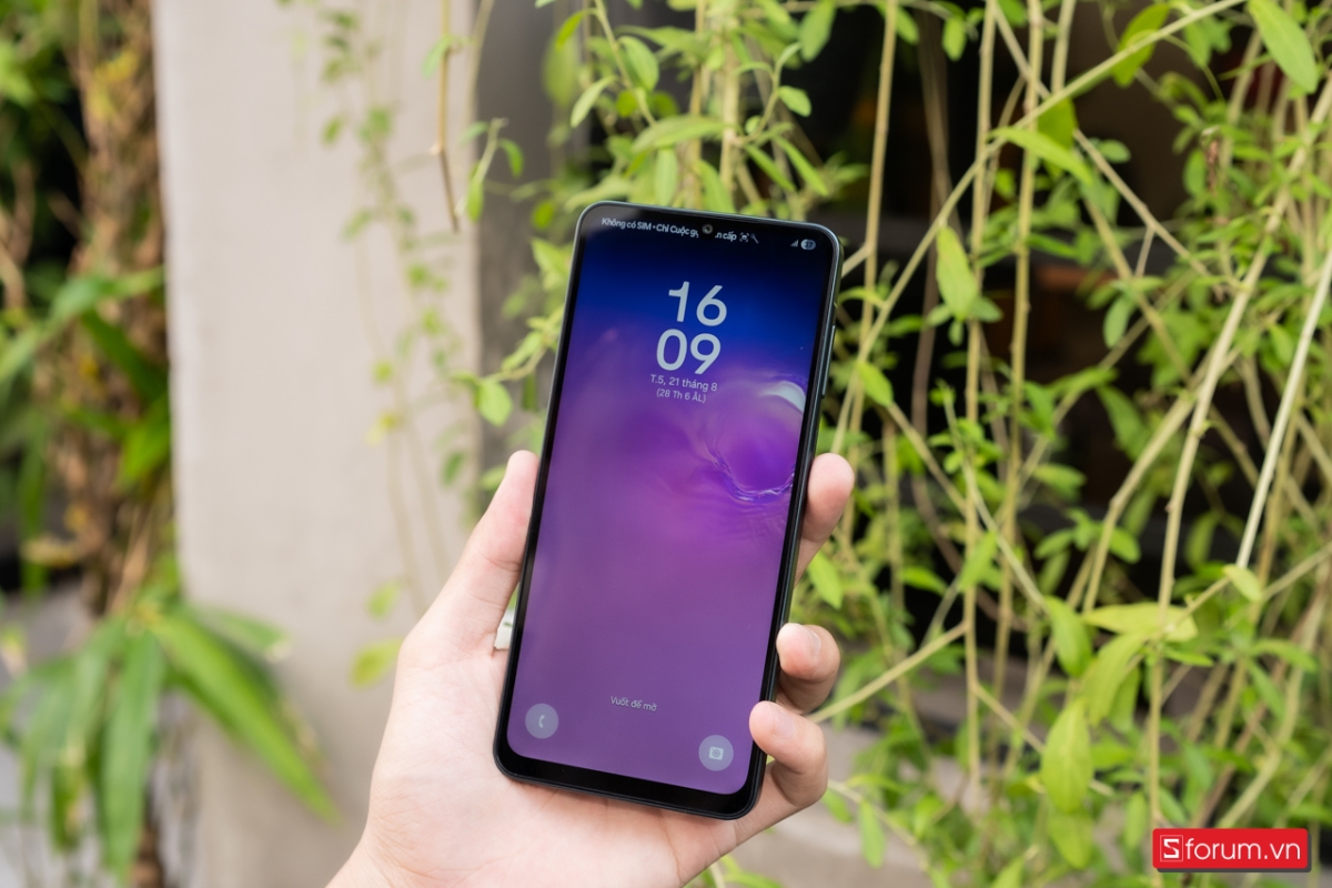 Trên tay Galaxy A07 cho thấy thời lượng pin của điện thoại