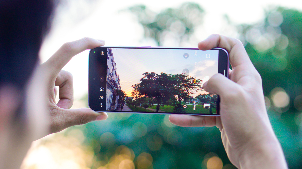Top smartphone tầm trung chụp hình đẹp, đáng mua để chơi dịp đại lễ này!