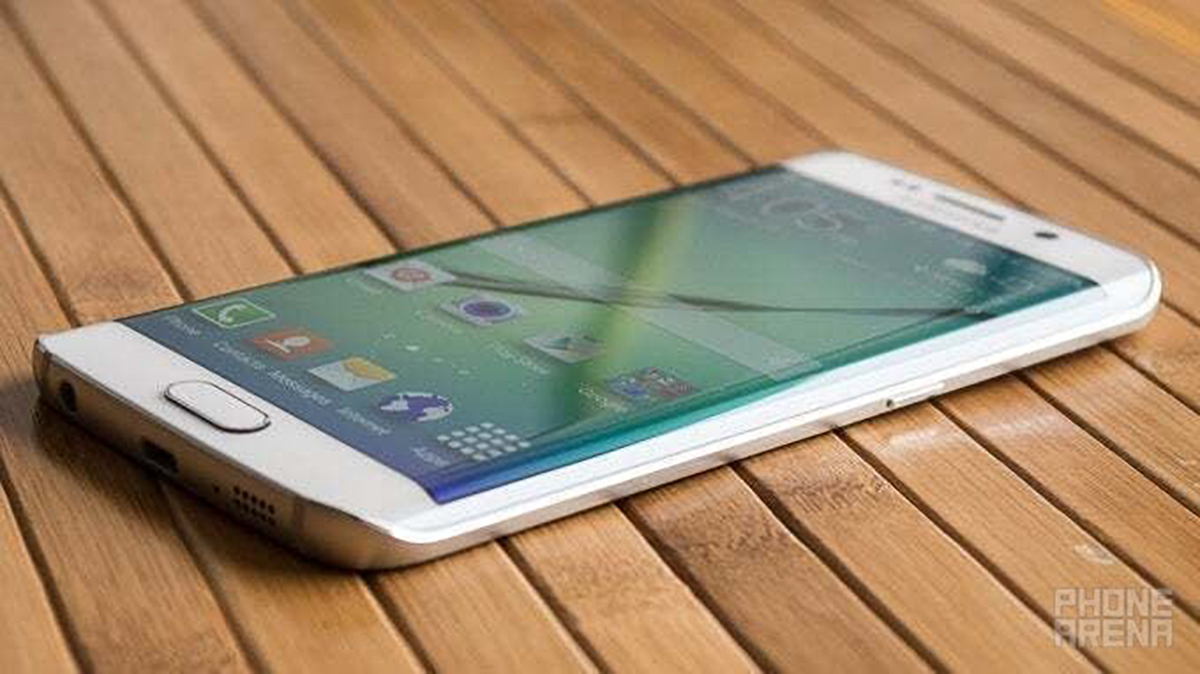 Smartphone màn hình cong ảnh hưởng đến trải nghiệm xem ở các góc và dễ hư hỏng hơn