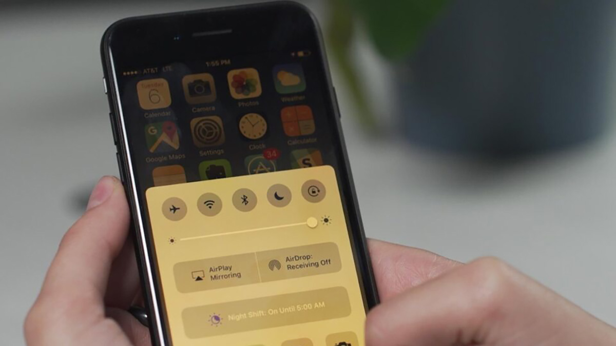 Chế độ ban đêm trên điện thoại là gì, hoạt động như thế nào và tác dụng ra sao?