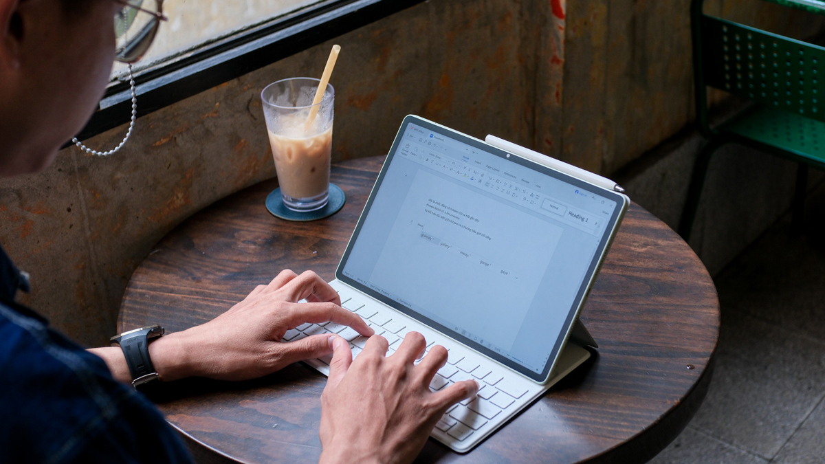 Trên tay HUAWEI MatePad 12 X: Màn hình PaperMatte, pin 10,100 mAh, tặng đầy đủ phụ kiện, giá 14.99 triệu