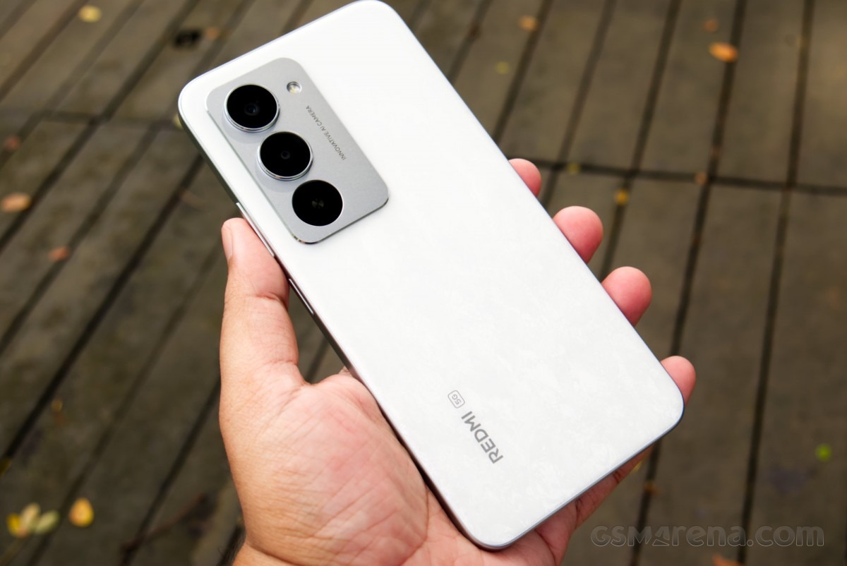 So sánh Xiaomi Redmi 15 5G vs Samsung Galaxy A17 5G về thiết kế