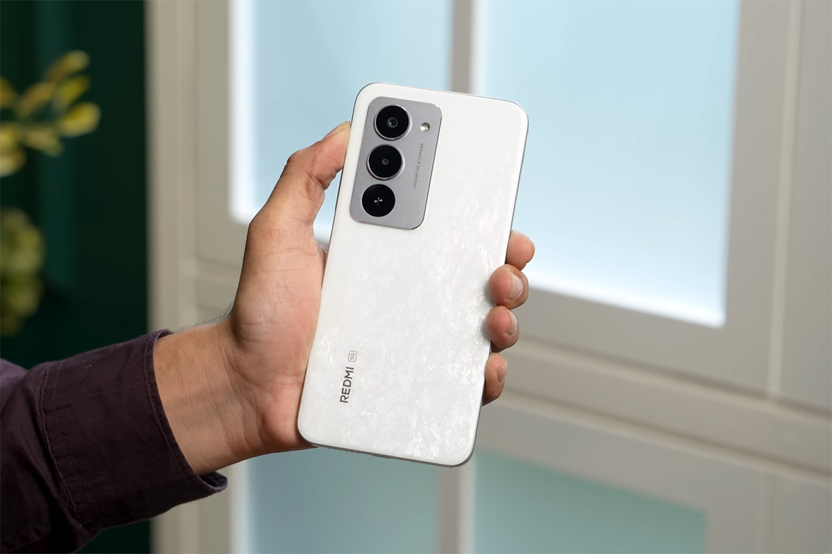 So sánh Xiaomi Redmi 15 5G vs Samsung Galaxy A26 5G về thiết kế