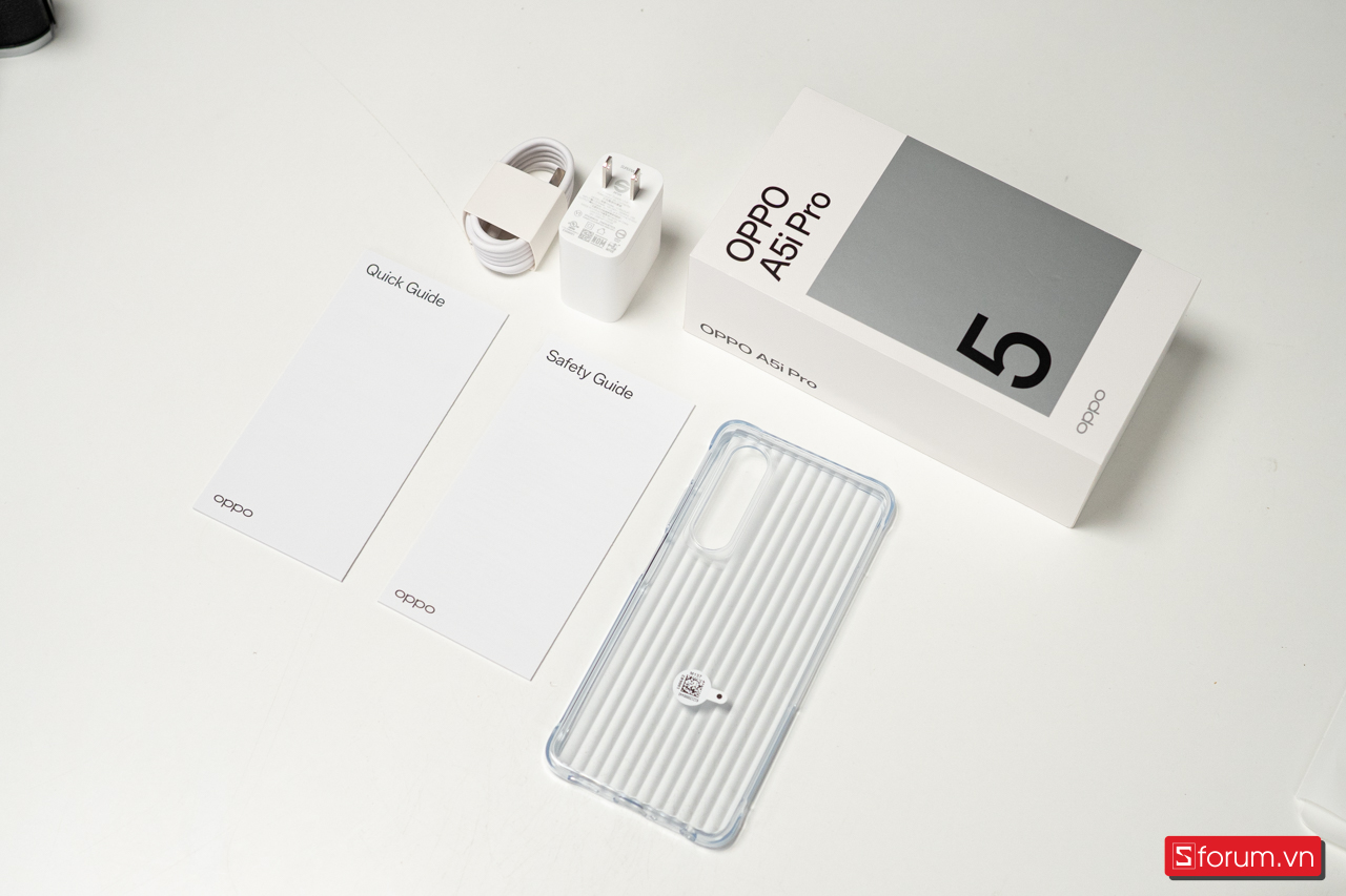 OPPO A5i Pro trang bị phụ kiện khá đầy đủ