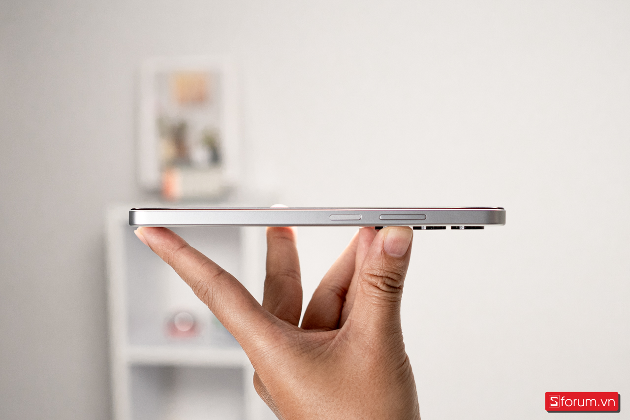 Cạnh phải của OPPO A5i Pro