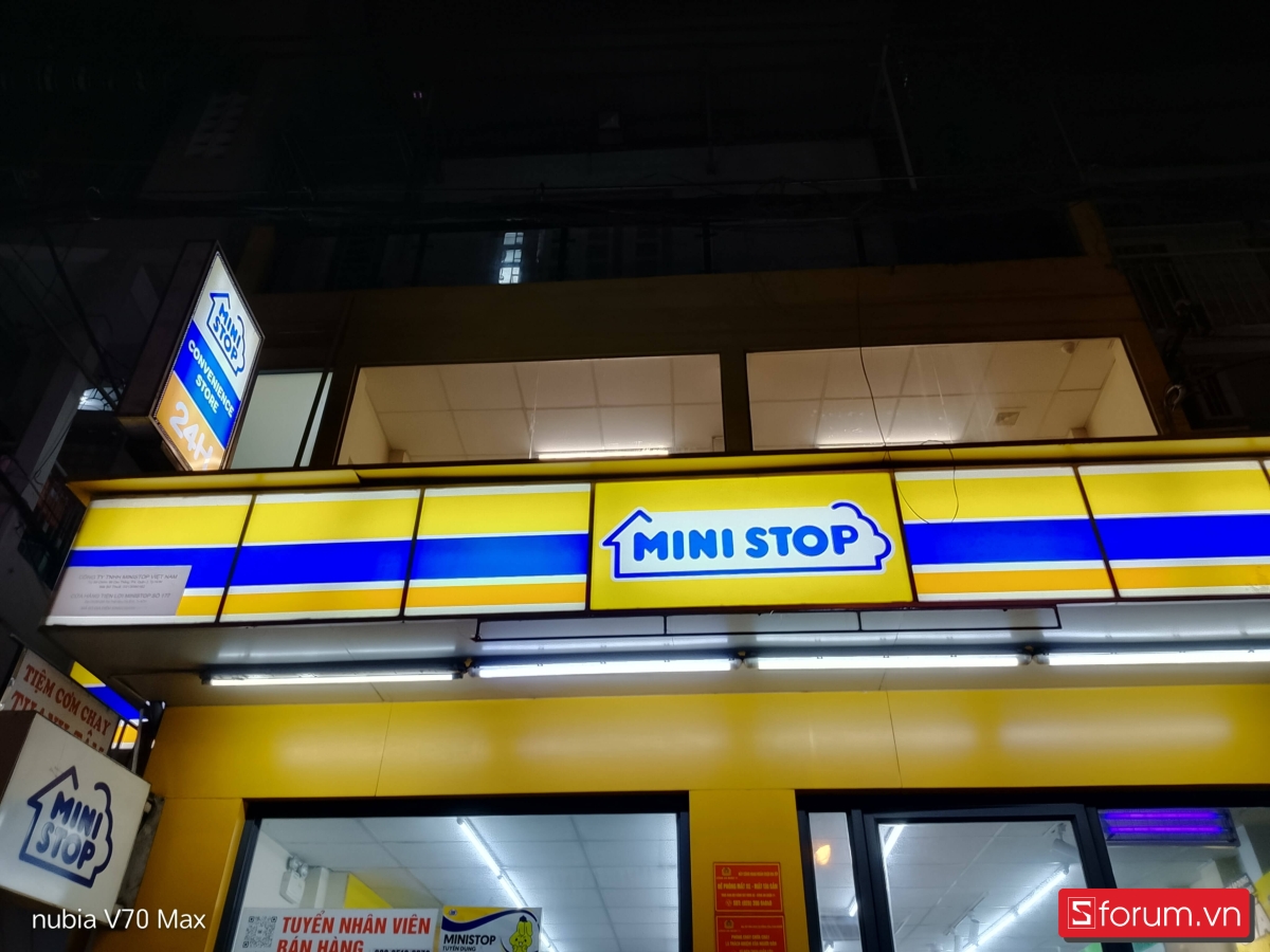 Hình chụp đêm của Nubia V70 Max