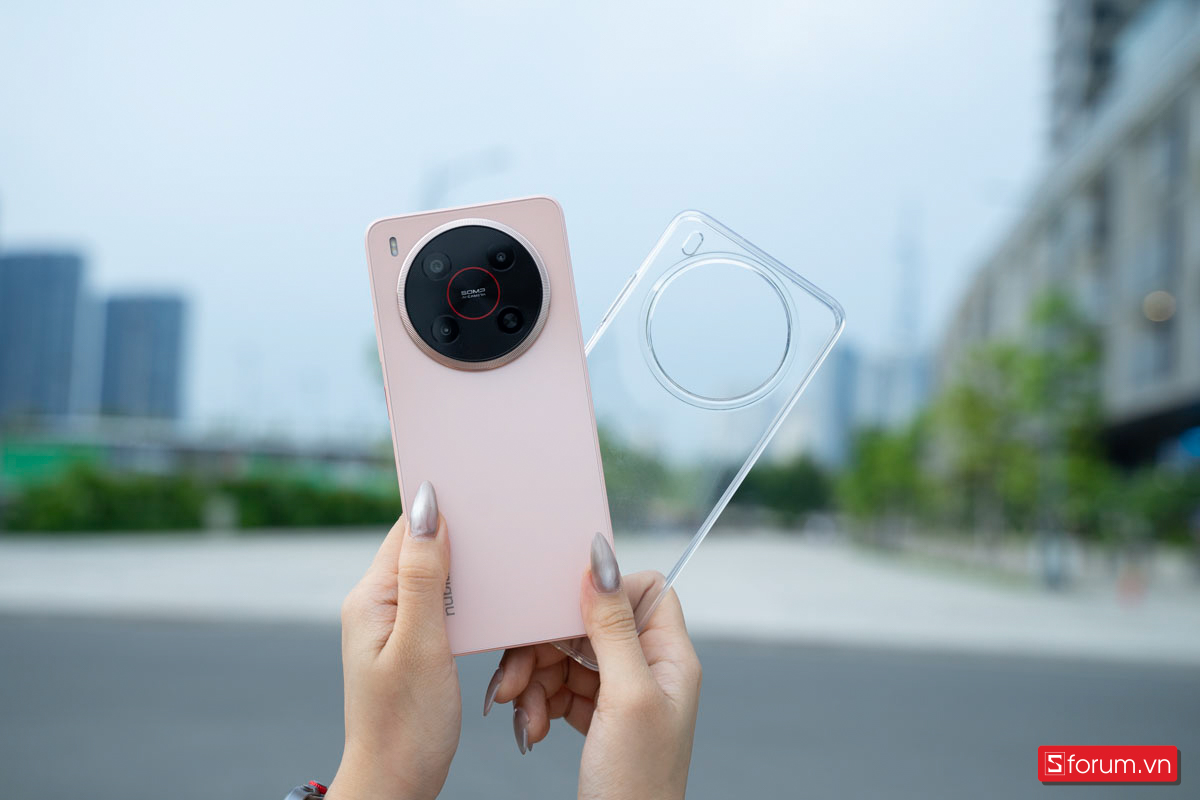 Nubia V70 Max tặng kèm ốp lưng silicon