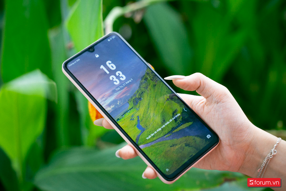 Màn hình của Nubia V70 Max lên đến 6.9 inch