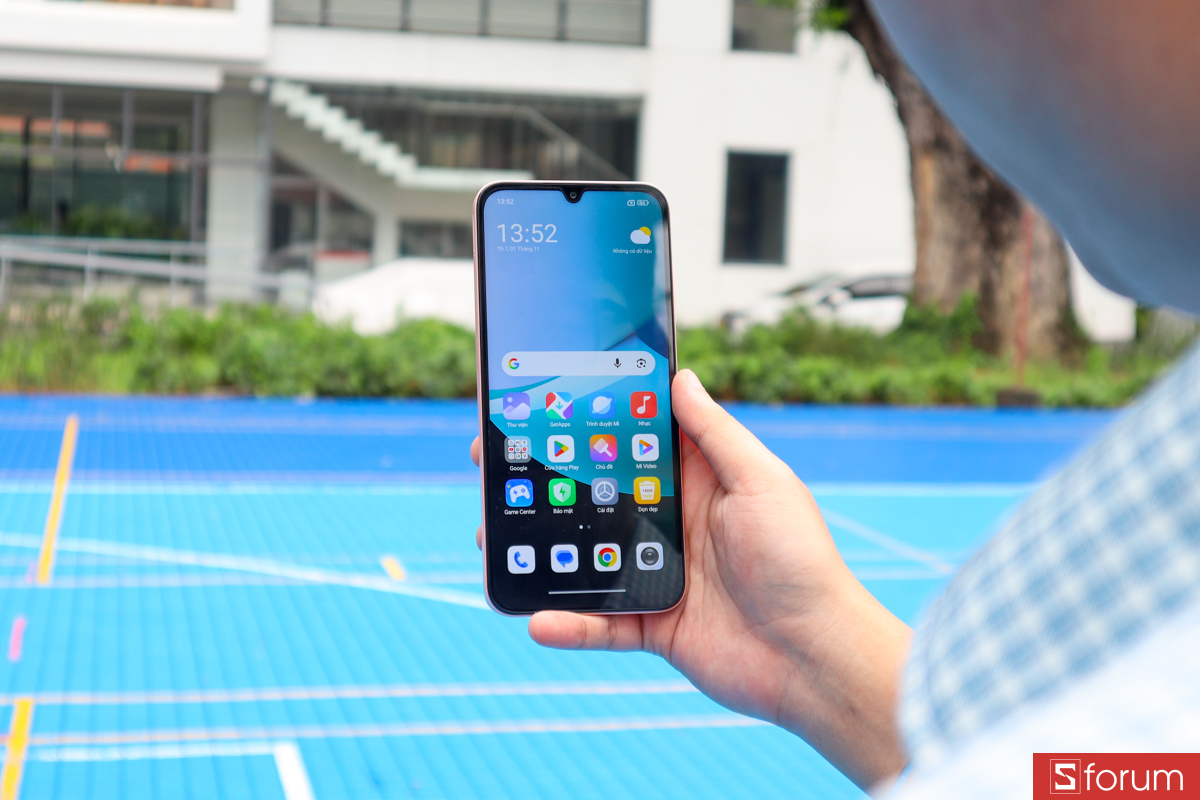 Phần màn hình của Redmi 15C NFC mang đúng tinh thần của một chiếc smartphone giá rẻ