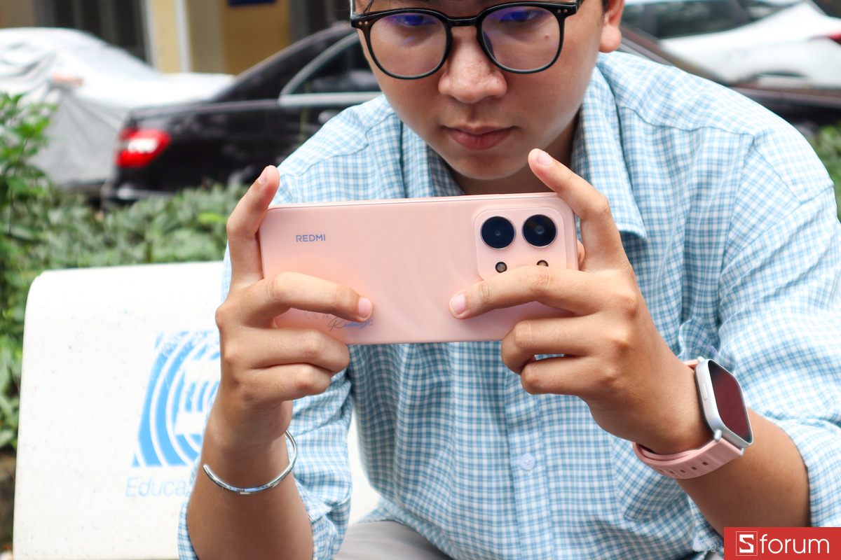 Mình có thử chơi 2 tựa game là Liên Quân Mobile và PUBG Mobile trên chiếc Redmi 15C