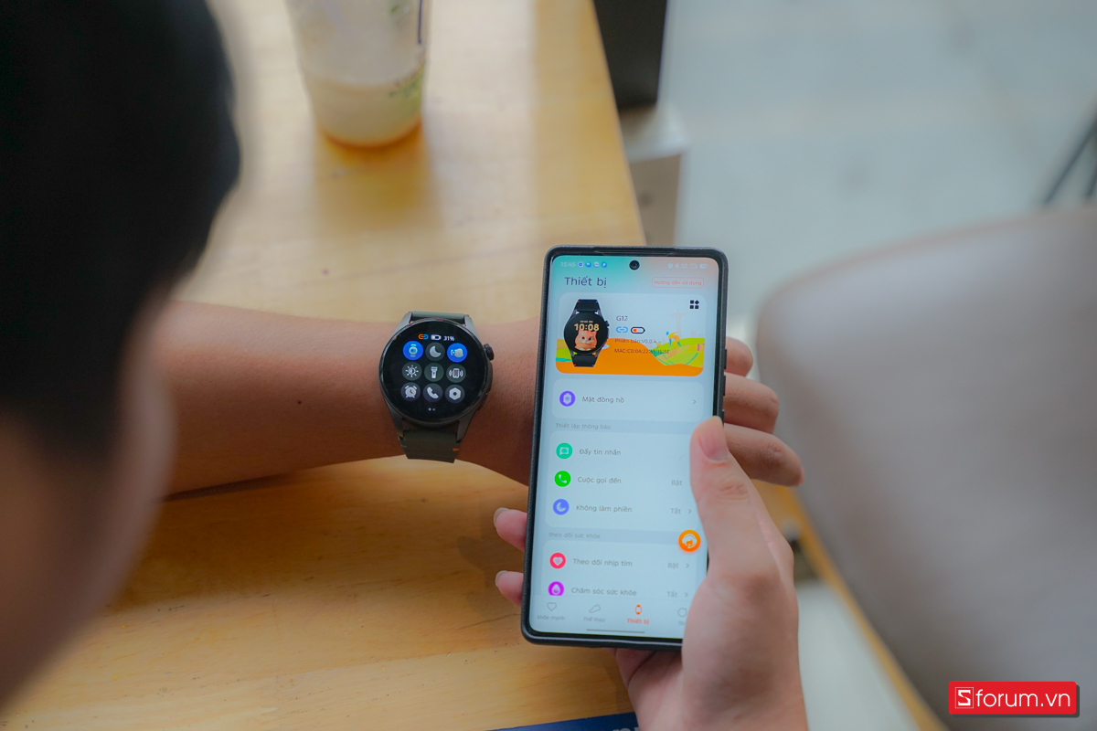 Với chuẩn Bluetooth 5.3, Trek 2 có thể kết nối nhanh chóng với ứng dụng Aurafit trên điện thoại
