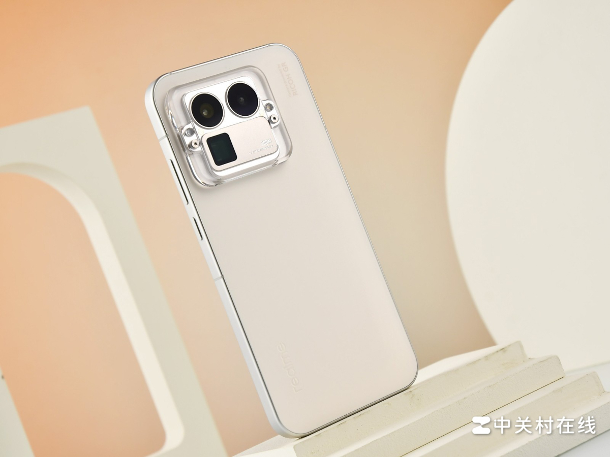 Thiết kế và ngoại hình của realme GT8 Pro