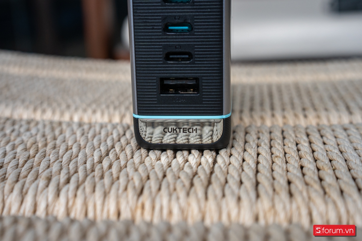 Cuktech 10 Ultra được trang bị tới 4 cổng sạc bao gồm 3 cổng USB-C và 1 cổng USB-A