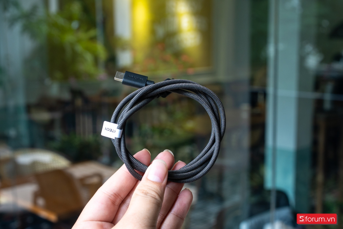 Cuktech 10 Ultra tặng kèm một sợi cáp 6A chắc chắn