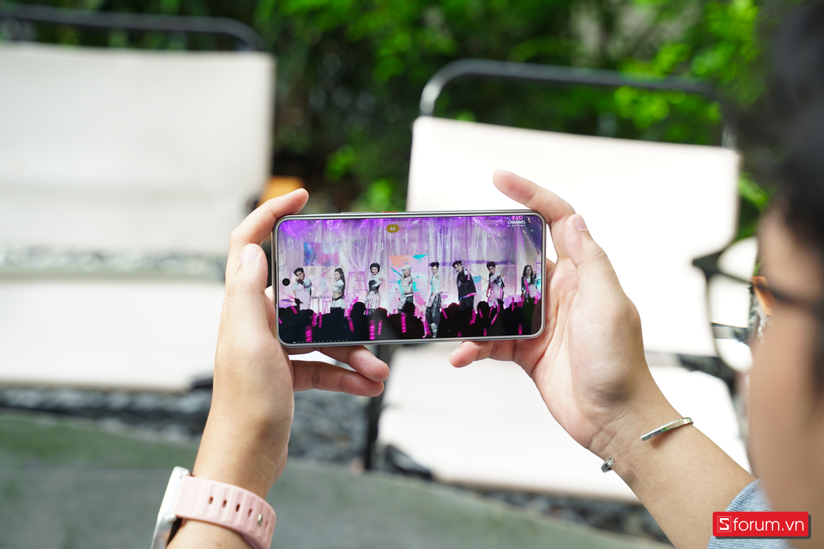 Độ phân giải 1.5K cùng độ sáng lên đến 5000 nits của Meizu Lucky 08 cũng giúp khả năng hiển thị của chiếc máy này trở nên vượt trội