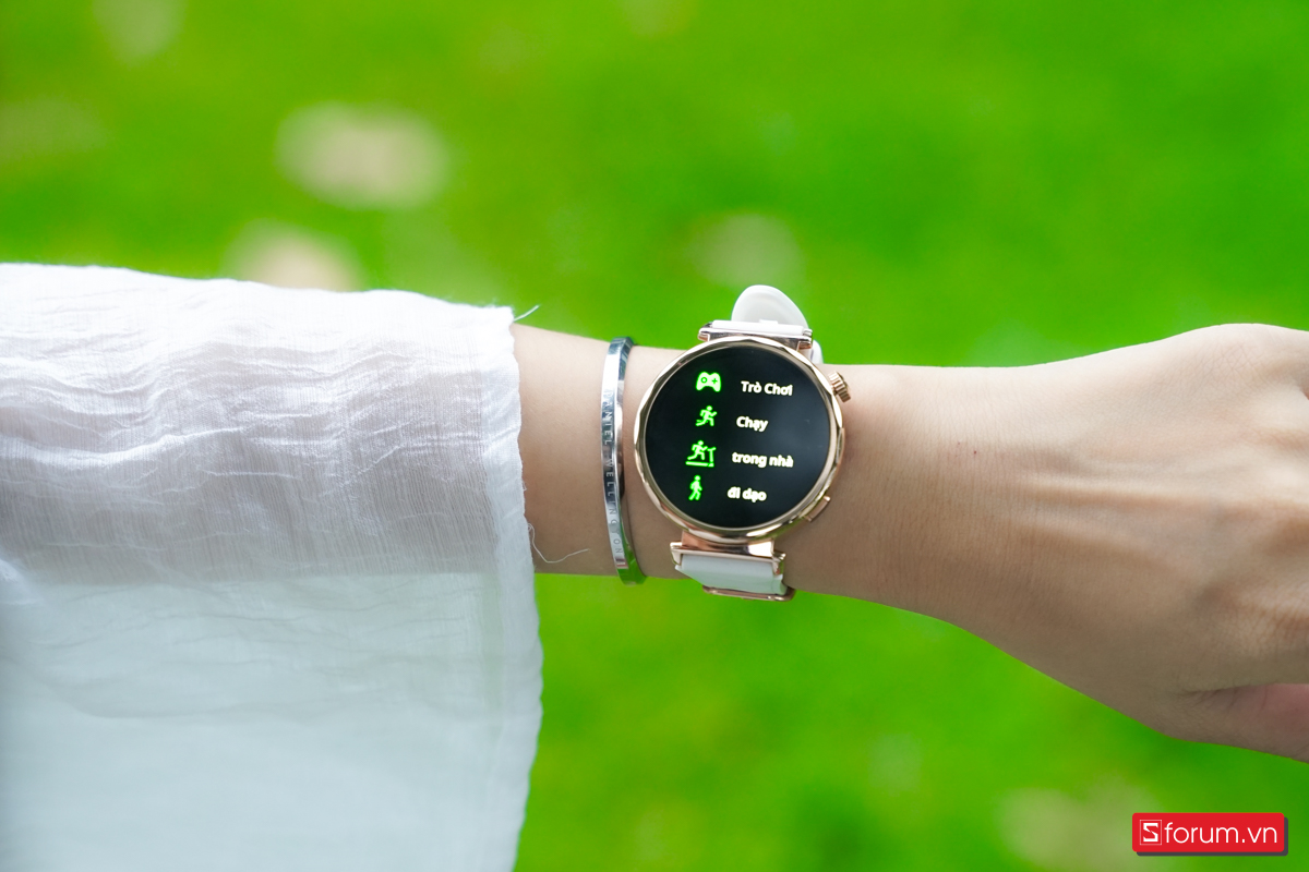 Về thể thao, Ella 4 mang đến hơn 100 chế độ luyện tập