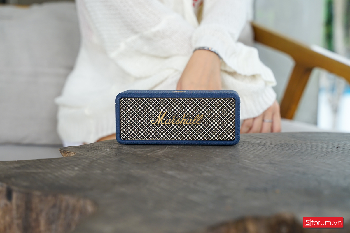 Thiết kế của Marshall Emberton III màu xanh bóng đêm