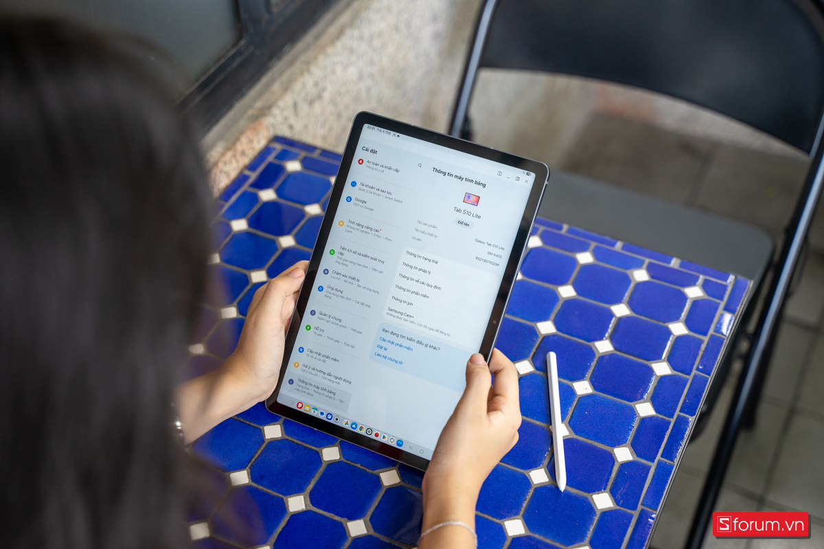 Galaxy Tab S10 Lite chạy trên hệ điều hành Android 15 với giao diện One UI 7.0