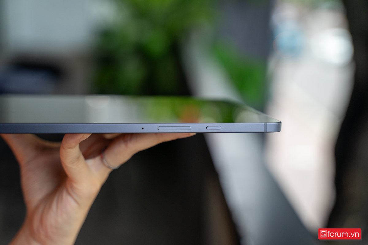 Cạnh phải của Samsung Galaxy Tab S10 Lite
