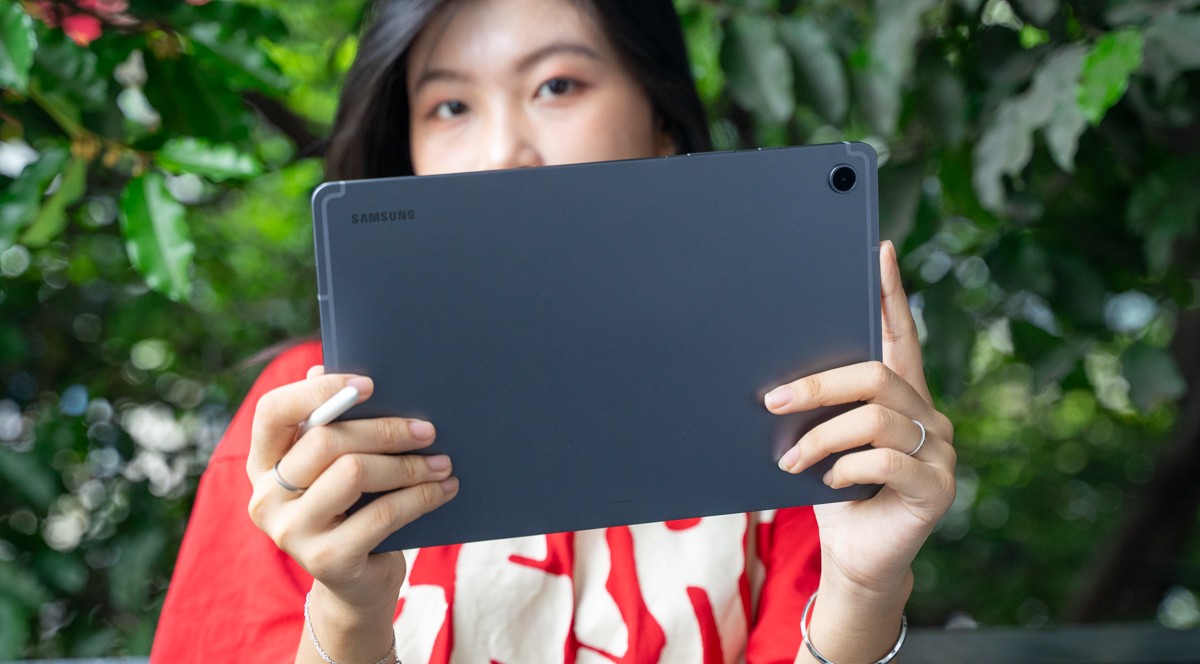 Trên tay Samsung Galaxy Tab S10 Lite: Khung kim loại sang trọng, tích hợp sẵn S Pen , giá 8.49 triệu