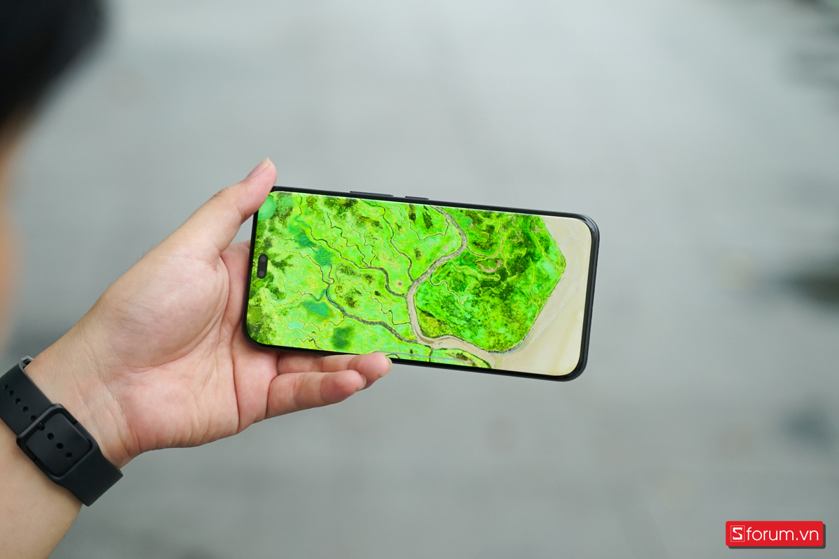 Honor 400 Pro cũng hỗ trợ HDR Vivid và HDR10 giúp xem phim trên Netflix hay xem video Youtube với chất lượng cao và rõ nét hơn.