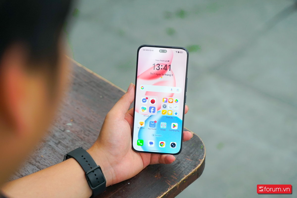 Màn hình của cong nhẹ hai cạnh của Honor 400 Pro cũng được thiết kế rất tinh tế
