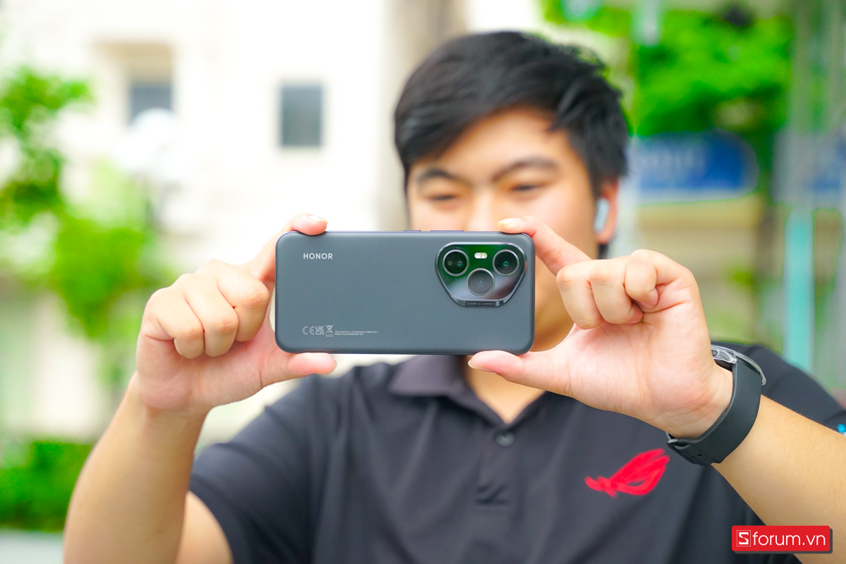 Khung viền kim loại của Honor 400 Pro cũng được bo cong nhẹ ở bốn cạnh