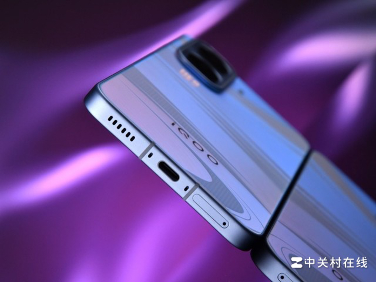 Máy hỗ trợ sạc nhanh 100W, cho phép sạc đầy pin trong khoảng 25 - 30 phút