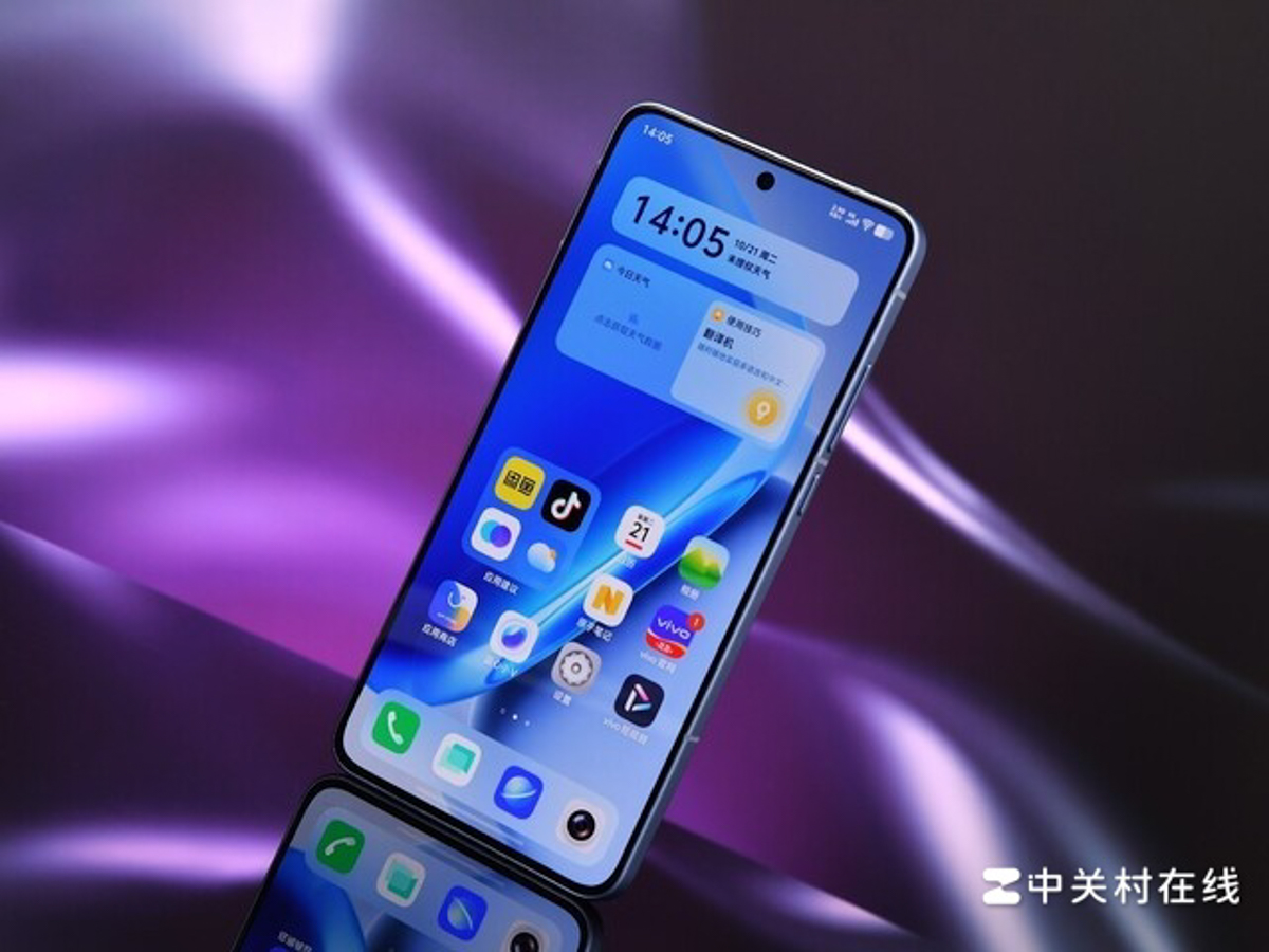 Cận cảnh iqoo Neo 11, chiếc máy này được trang bị màn hình LTPO AMOLED