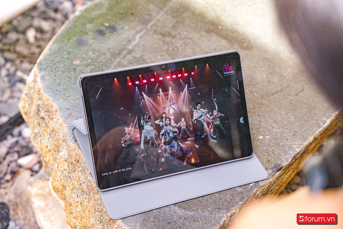 Tần số quét trên em Lenovo Idea Tab là 90Hz