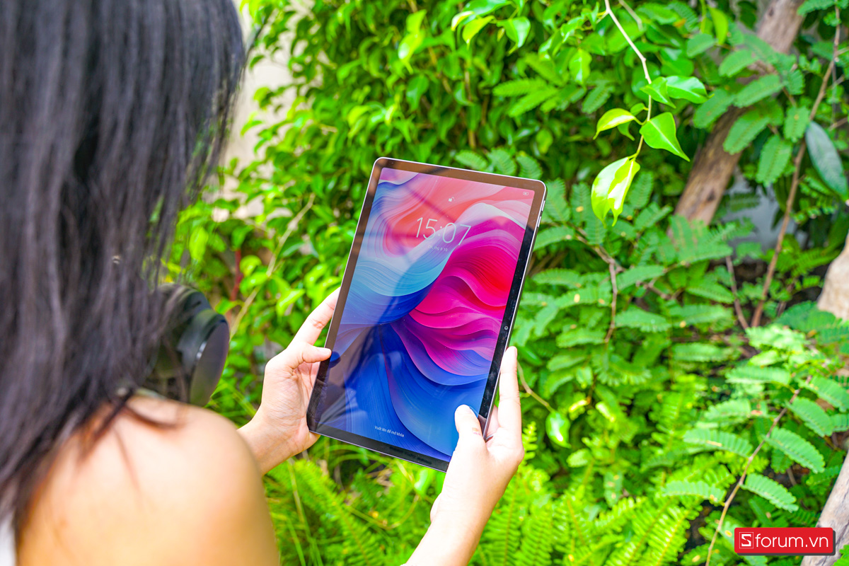 Khi trên tay Lenovo Idea Tab, mình khá ấn tượng với màn hình của chiếc máy tính bảng này