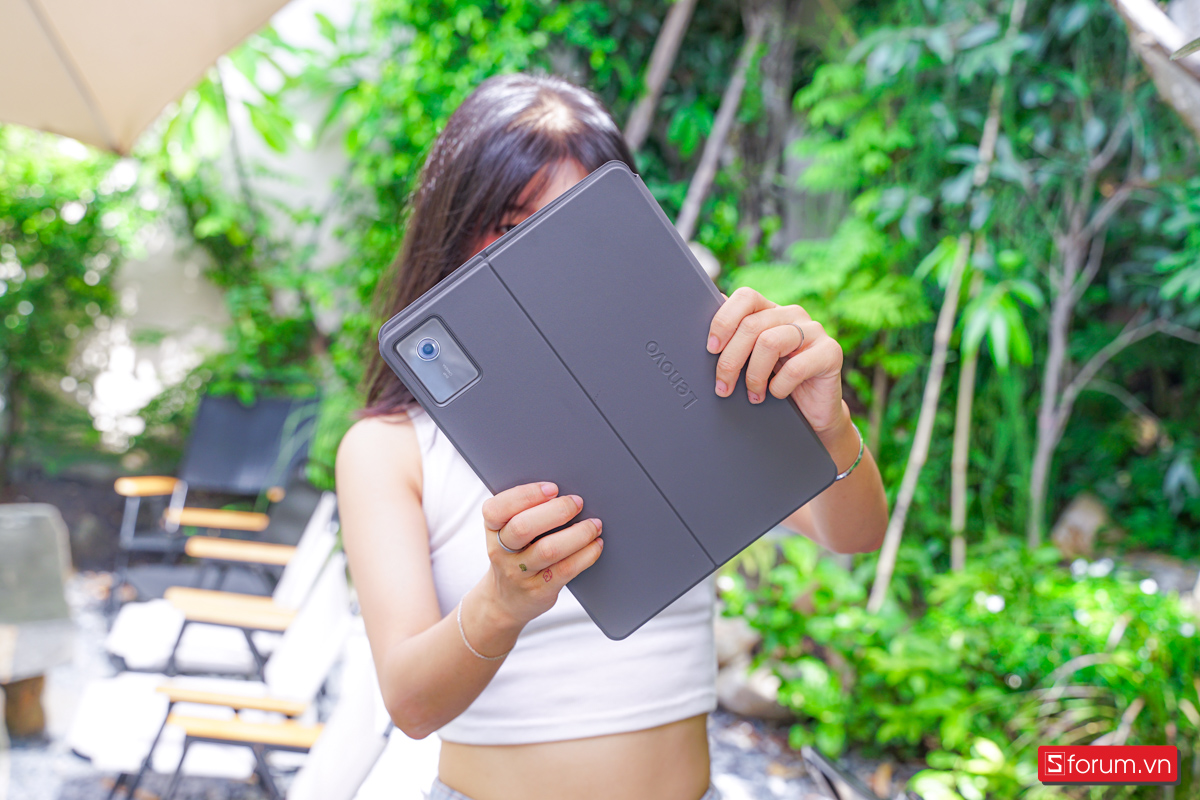 Ốp lưng khi gắn kèm vào Lenovo Idea Tab