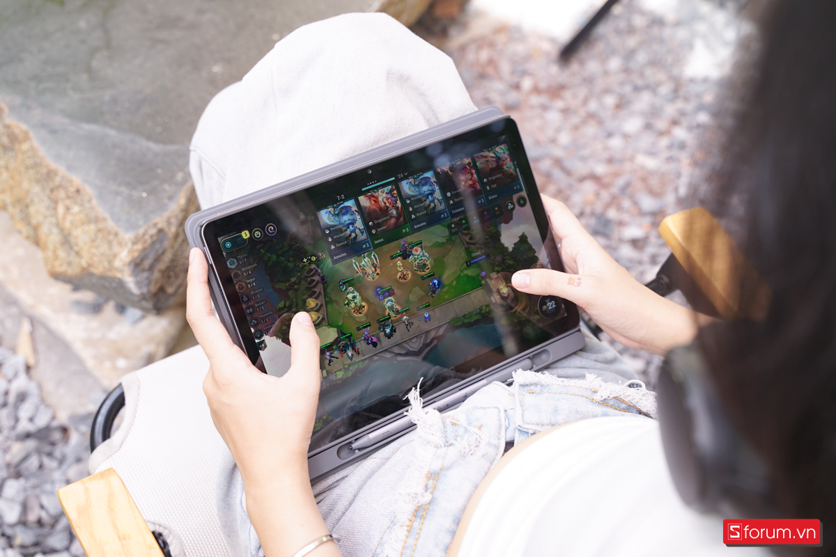 Chơi tựa game TFT trên Lenovo Idea Tab