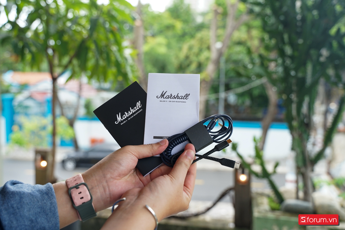 Mở hộp Marshall Major 5 màu xanh bóng đêm