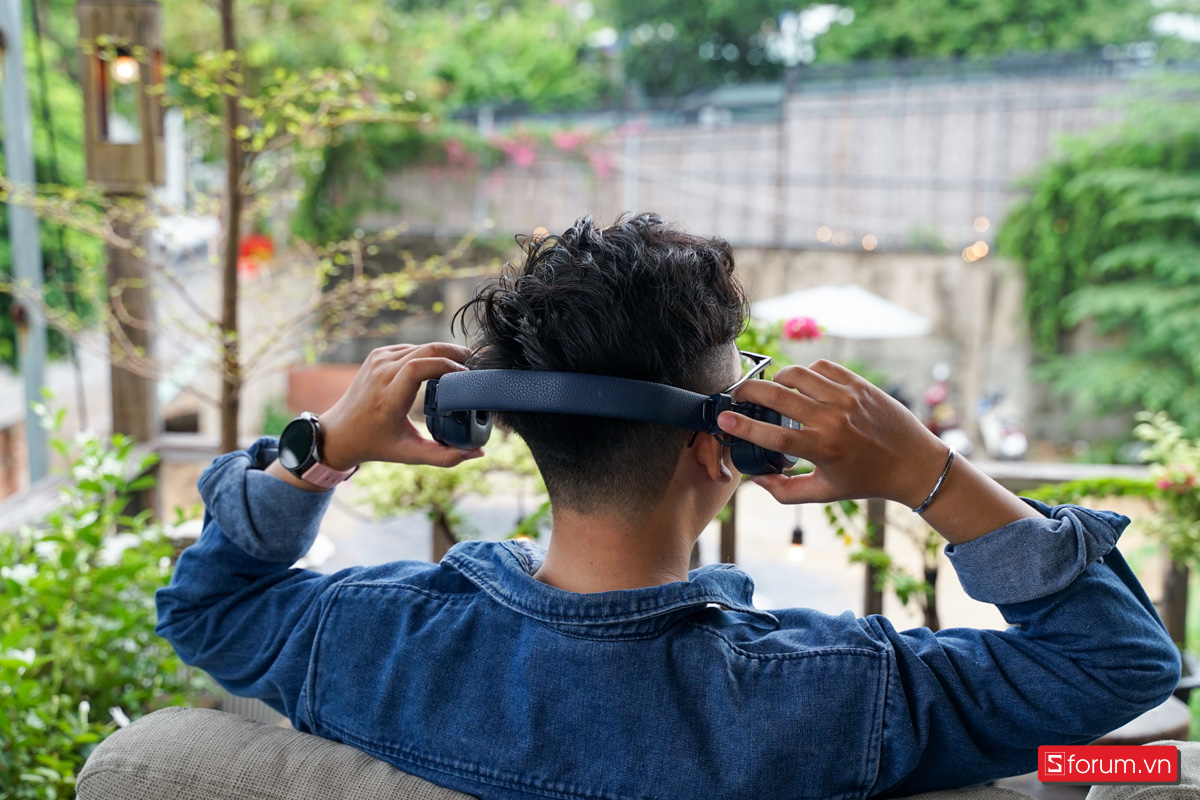 Phần earcup trên Marshall Major 5 có thể điều chỉnh linh hoạt để phù hợp với mọi kích cỡ đầu từ nhỏ đến lớn