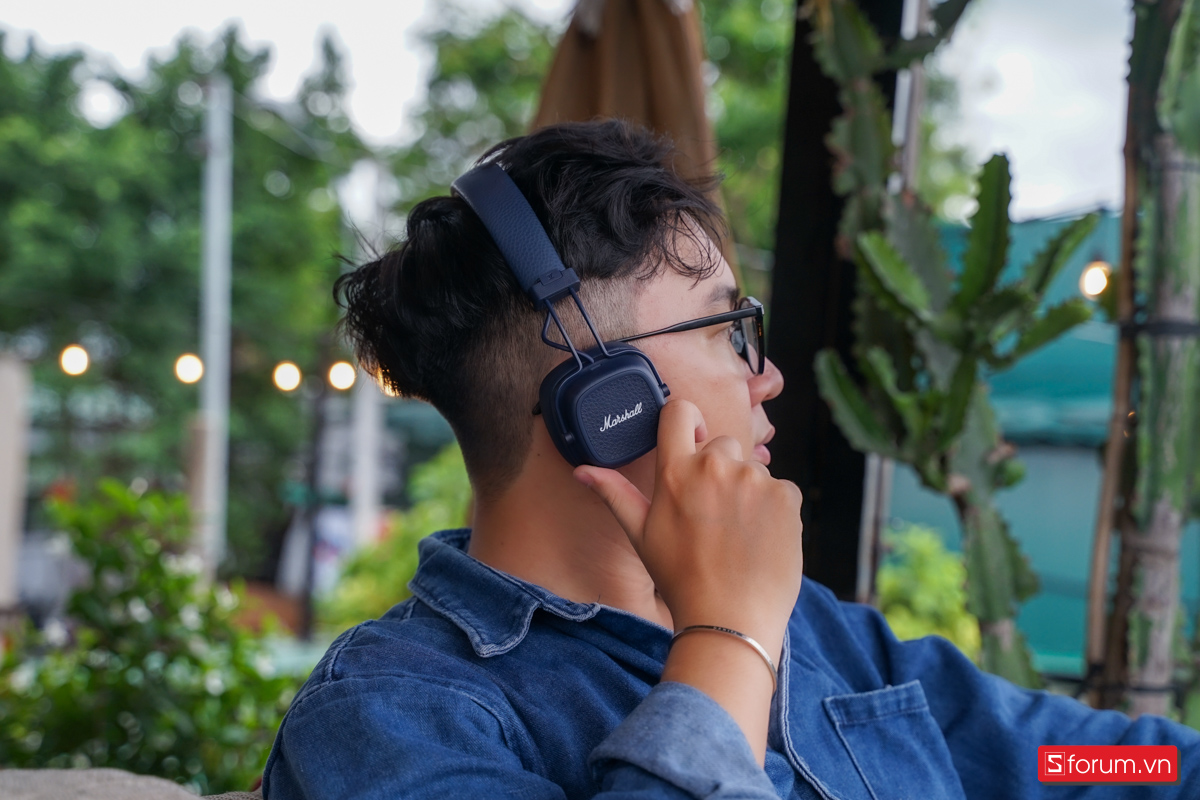 Chỉ cần nhấn nút để tùy chỉnh các tính năng trên Marshall Major 5