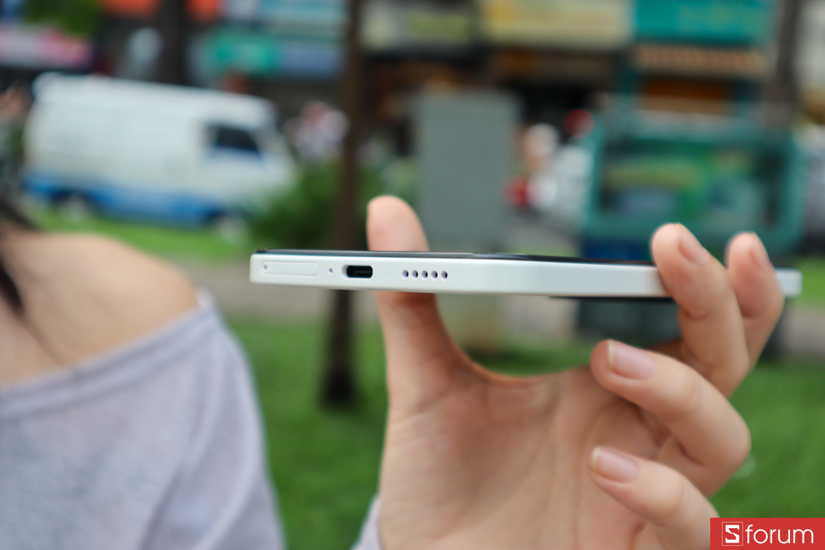 Cạnh dưới của Meizu mblu 22 Pro