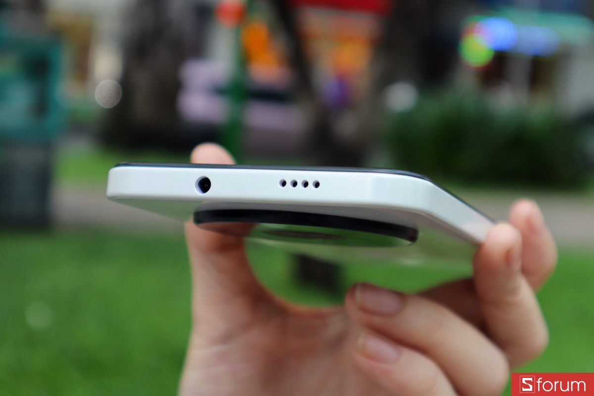 Cạnh trên của Meizu mblu 22 Pro