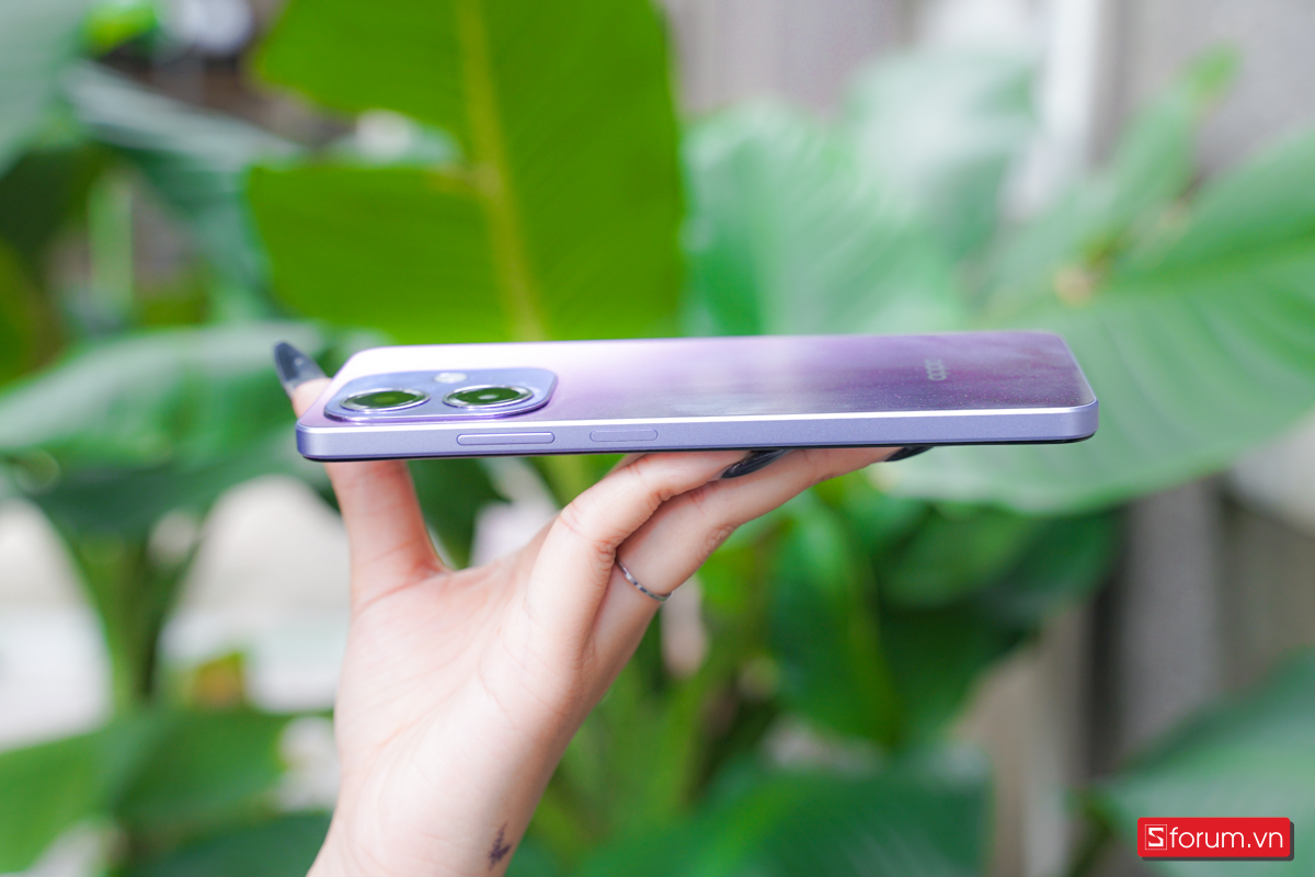 Cạnh phải của OPPO A5i
