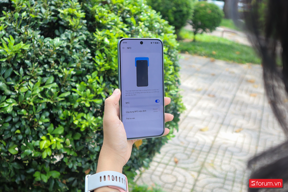 OPPO A6 Pro tuy không hỗ trợ 5G nhưng bù lại vẫn sở hữu NFC