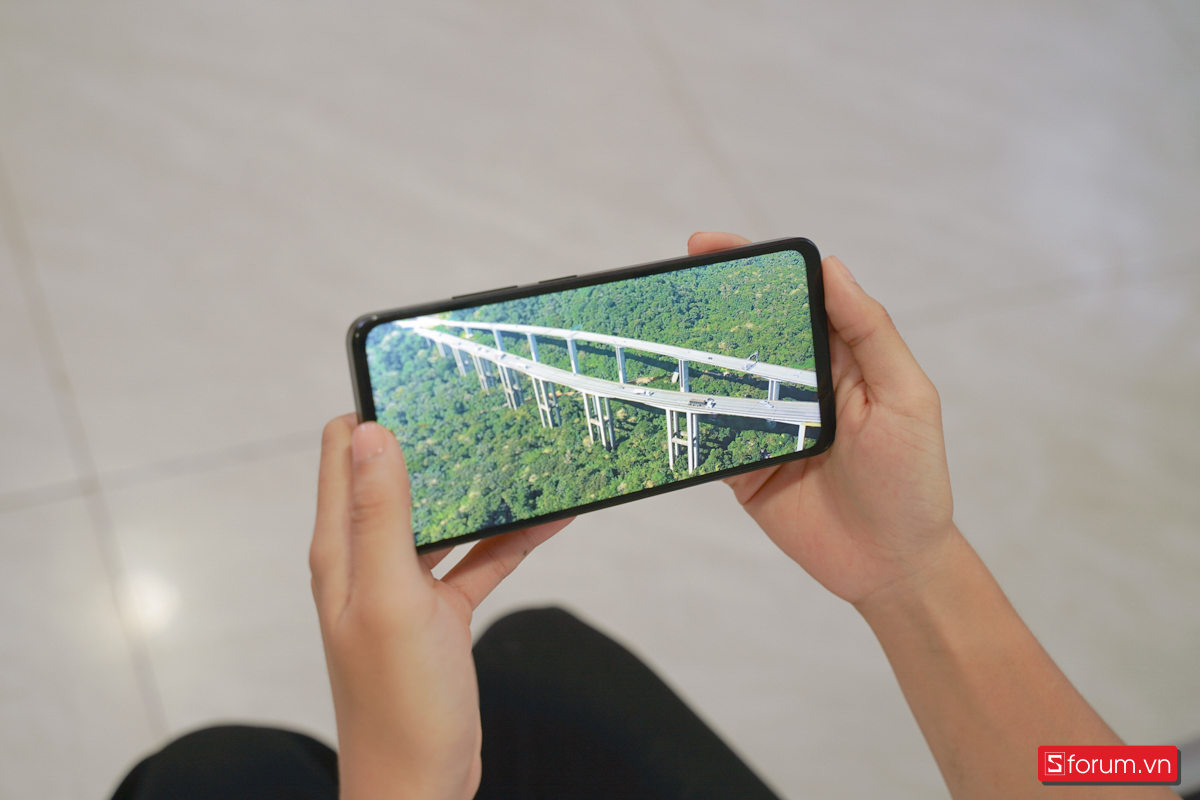 Xiaomi POCO C71 sở hữu kích thước màn hình lên đến 6.88 inch mà tấn số quét 120Hz. 