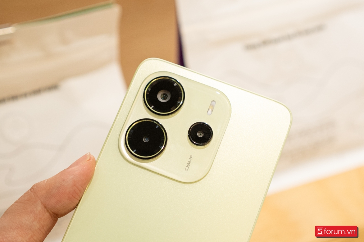 Sau hơn nửa năm gắn bó với Redmi Note 14, mình nhận thấy thiết kế của máy gần như không có nhiều khác biệt so với những thế hệ trước