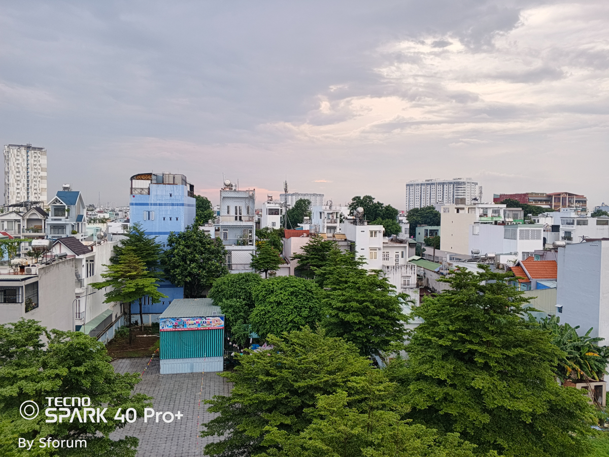 Ảnh chụp đủ sáng trên Tecno Spark 40 Pro Plus