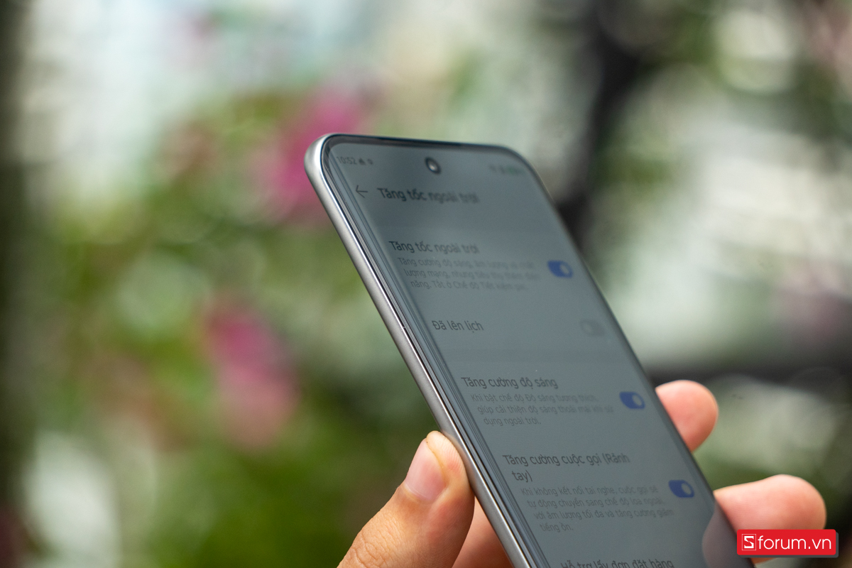 Độ mỏng của Tecno Spark 40 Pro Plus vừa mang tính thẩm mỹ cao vừa tạo nên phong cách tinh tế