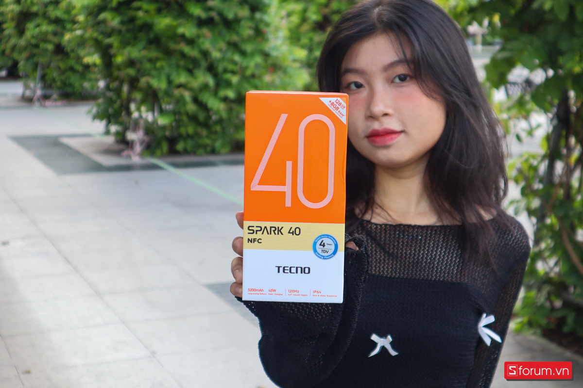 Mở hộp và phụ kiện Tecno Spark 40