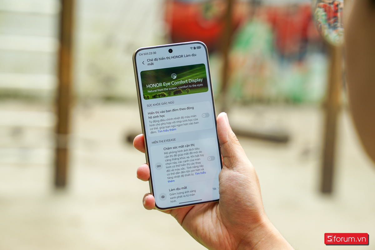 Trên tay Honor X9d, nhờ độ phân giải cùng mật độ điểm ảnh cao nên mọi chi tiết đều rất sắc nét