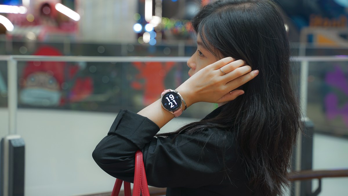 Trên tay Kieslect Lora 3: Smartwatch dành riêng cho phái đẹp có tích hợp AI, giá chỉ 2.49 triệu