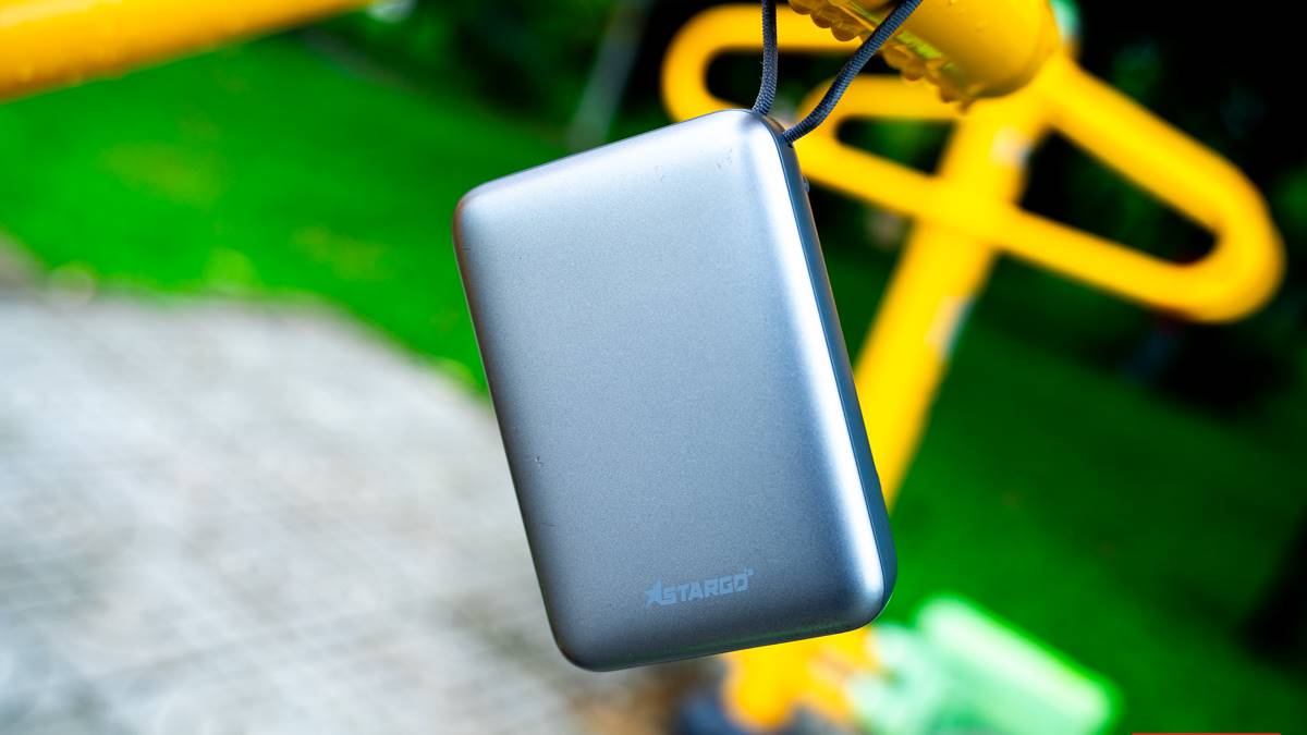 Đây là viên pin dự phòng có dung lượng tới 20000mAh nhưng kích thước chỉ gọn trong bàn tay, giá 550k